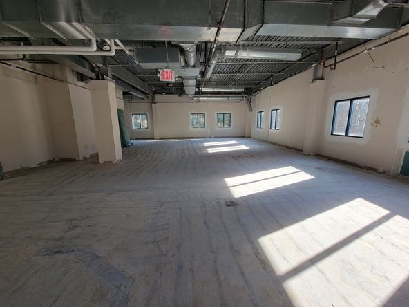 Route 1 Office Building: 18 Washington St, Foxboro, MA 02035